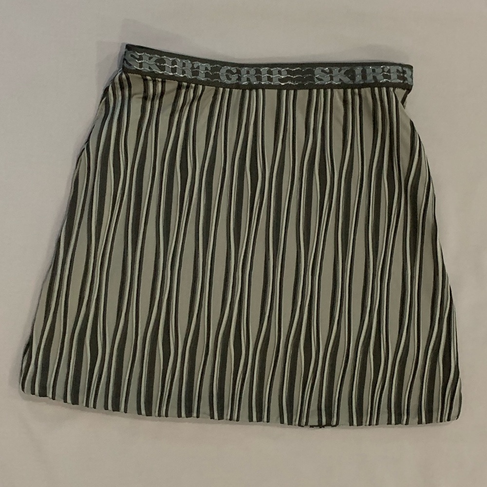 Skirt Grip - The Knit Skirt - grey & black stripe